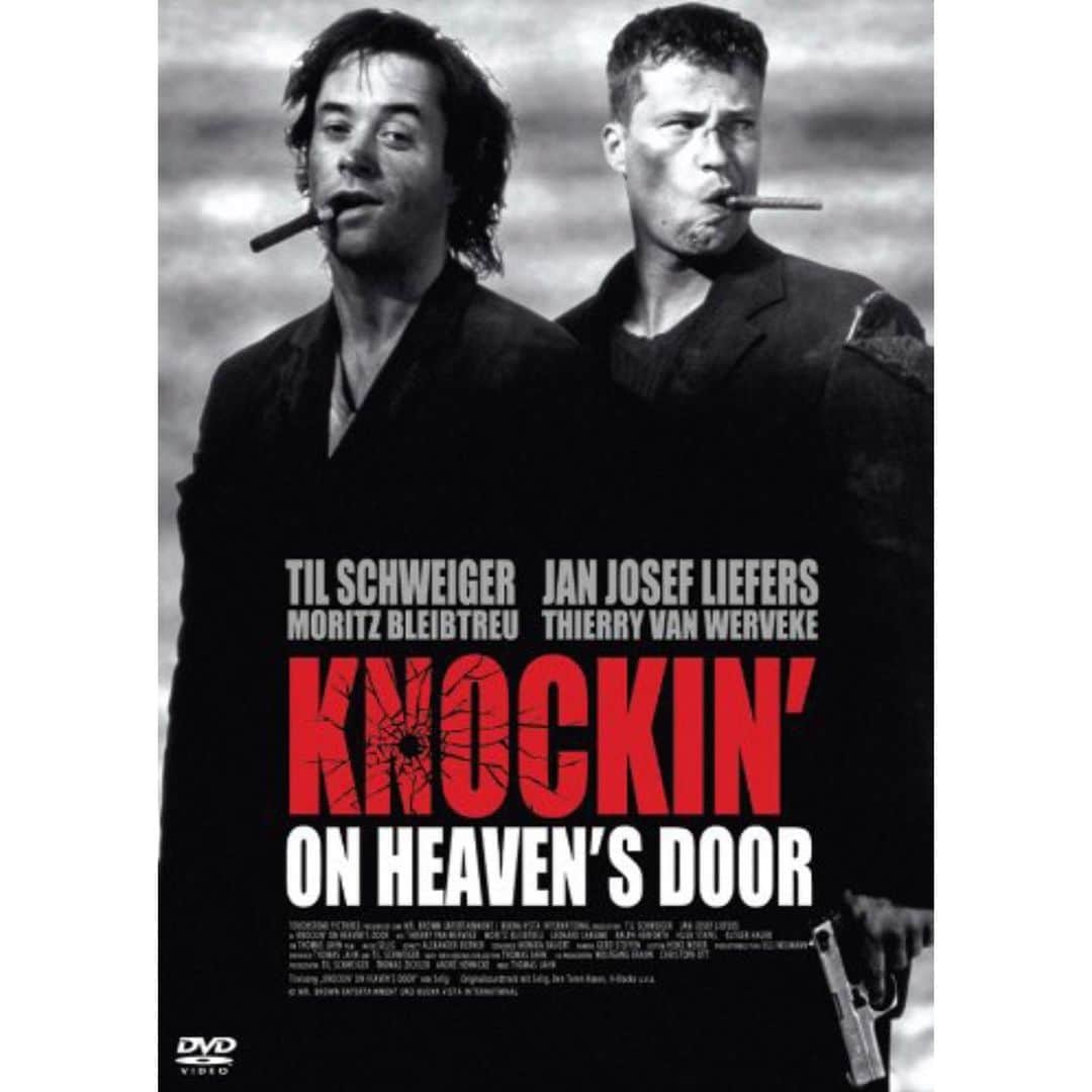 KENSUKEのインスタグラム：「KENSUKE劇場  バディ物の映画で一番渋いかも？ 余命宣告された二人が海を目指してはちゃめちゃする映画！ 葉巻かっけぇ… 「天国ではみんな海の話をする」 かっけえ😂  #ノッキンオンヘブンズドア #knockinonheavensdoor  #映画#洋楽#映画好き #movie#instamovie#cinema #Qyoto#Drums#KENSUKE #KENSUKE劇場」