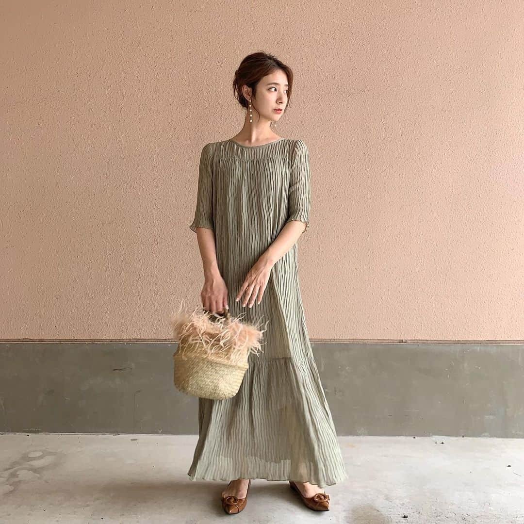 青野未来 / MikuAonoさんのインスタグラム写真 - (青野未来 / MikuAonoInstagram)「. . mint green..🍐 . . #夏コーデ##ママガール#ワンピースコーデ #mamagirl#stayhome #おうち時間#auntmaries#アントマリーズ#am_code#magasta2005」5月17日 19時44分 - miiikunkun