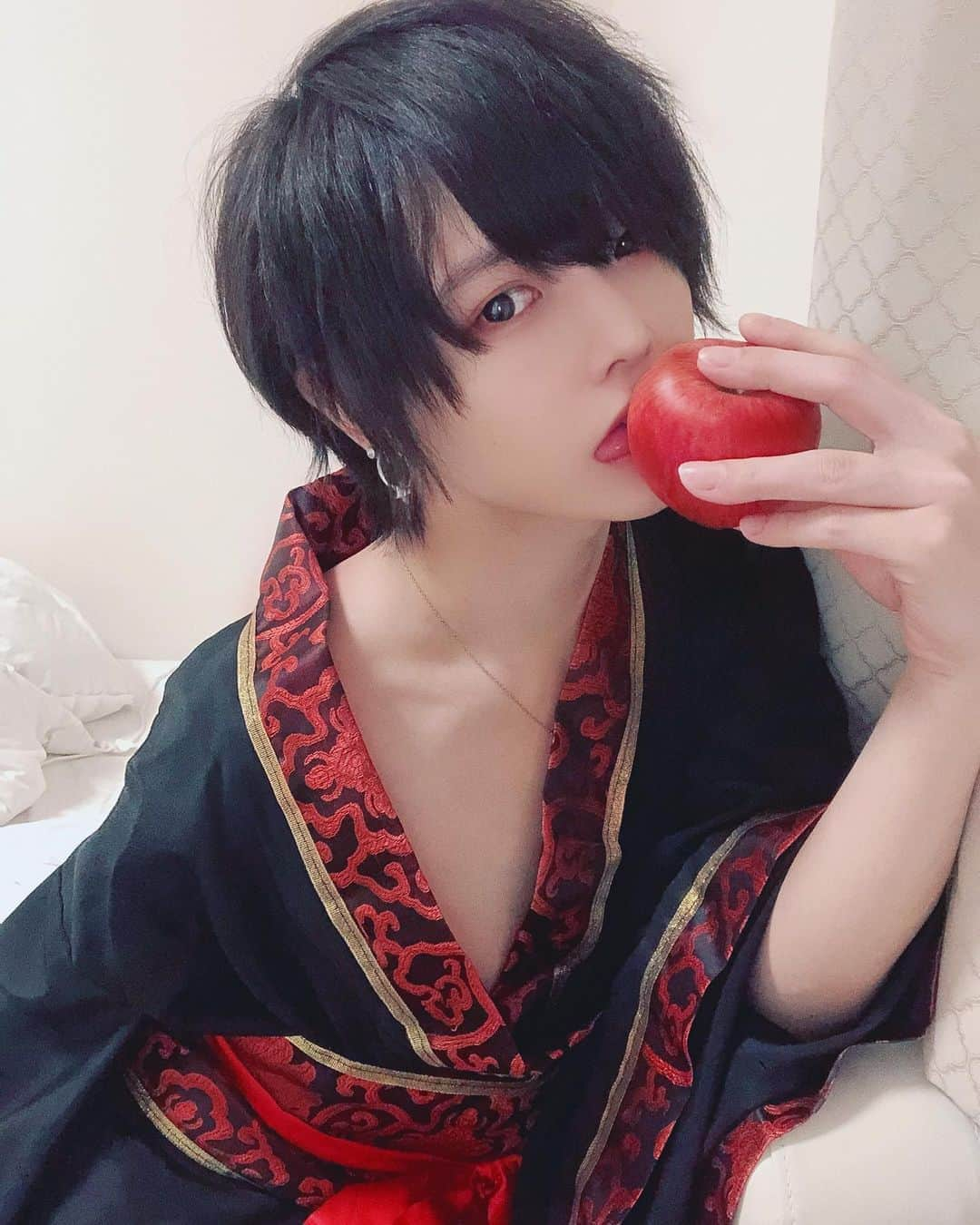 島貫勇士さんのインスタグラム写真 - (島貫勇士Instagram)「🎴 _  RED  #メンズアイドル #仮装  #黒髪男子 #フルーツのある生活」5月17日 19時59分 - yujimelo_sads