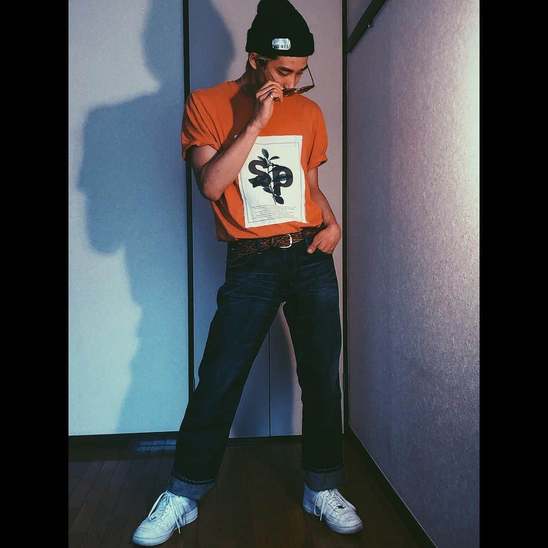 古幡亮（WATWING）のインスタグラム：「Ryo's summer collection 2020 . WATWINGのfanwiki おうち時間企画で プチファッションショーしてみた！笑 私物でコーディネートして、夏っぽい音楽に合わせておうちのランウェイ歩いたちょっぴりシュールなファッションショーのムービーは WATWINGのfanwikiをチェック✔︎ . #watwing #fanwiki #watwingのファンクラブはfanwiki  #fanwikiはアプリだよ  #メンバーが色んなコンテンツ配信中☺︎ #おうちDeプチファッションショー #RYOのきょー服」