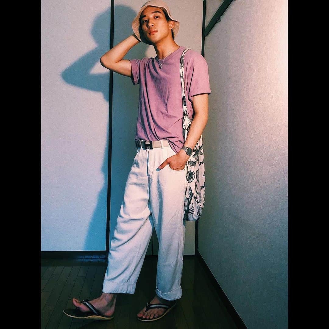 古幡亮（WATWING）のインスタグラム：「Ryo's summer collection 2020 . WATWINGのfanwiki おうち時間企画で プチファッションショーしてみた！笑 私物でコーディネートして、夏っぽい音楽に合わせておうちのランウェイ歩いたちょっぴりシュールなファッションショーのムービーは WATWINGのfanwikiをチェック✔︎ . #watwing #fanwiki #watwingのファンクラブはfanwiki  #fanwikiはアプリだよ  #メンバーが色んなコンテンツ配信中☺︎ #おうちDeプチファッションショー #RYOのきょー服」