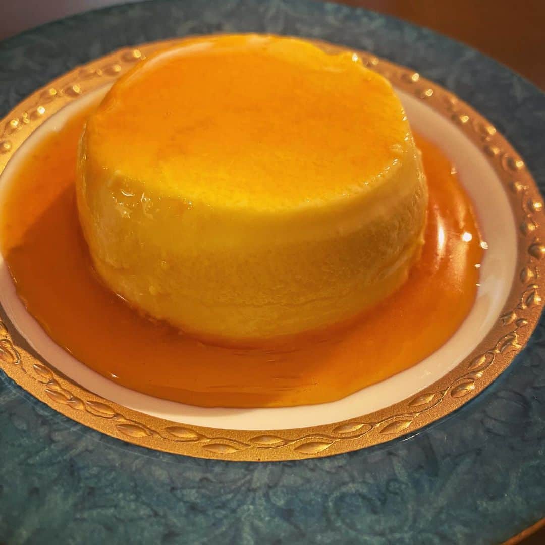 エイミーのインスタグラム：「プリン🍮 ひっくり返してみた。 先程の配信はIGTVに上げられたら上げます📺」