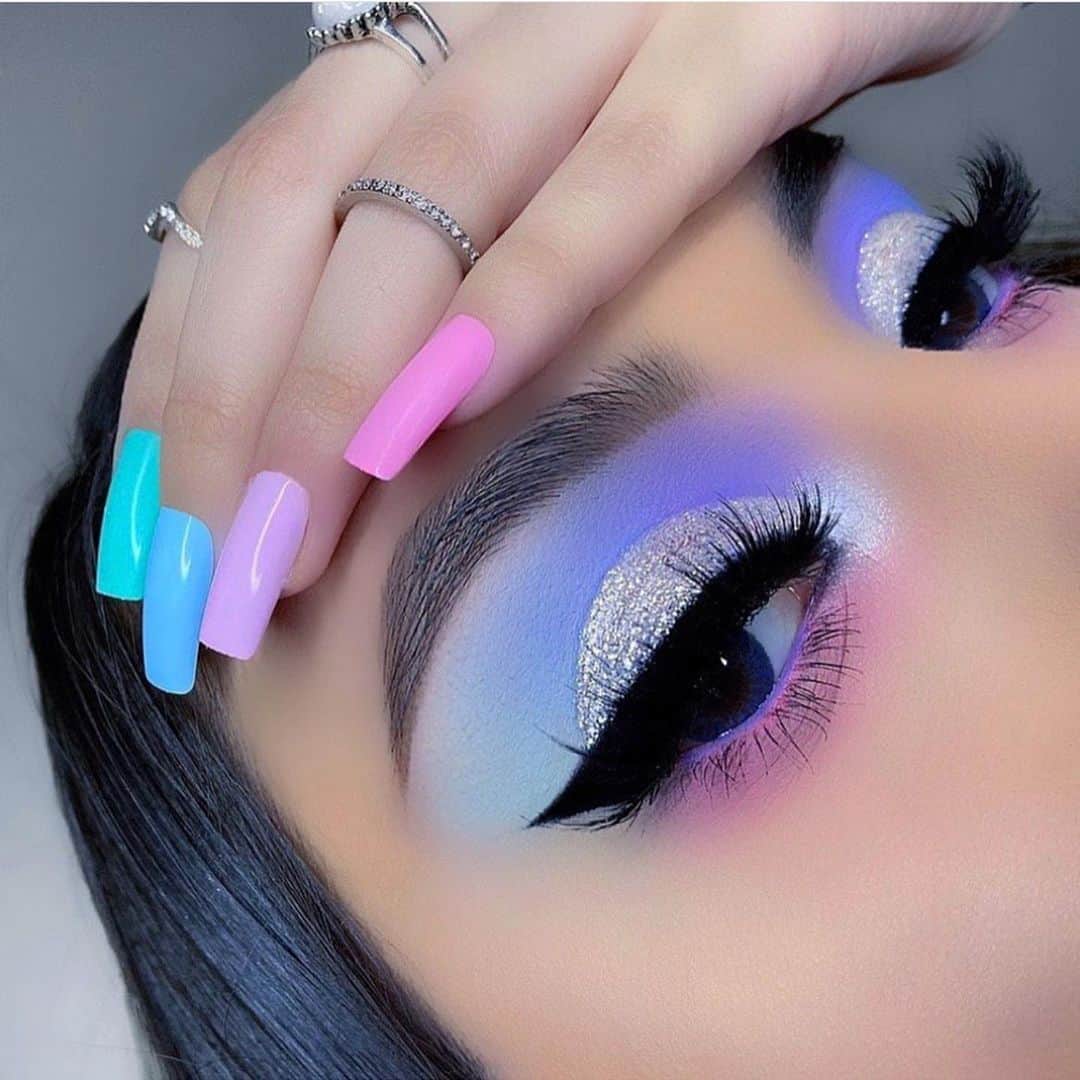 Huda Kattanさんのインスタグラム写真 - (Huda KattanInstagram)「Gorgeous eye looks by @makeupbykay_19 💙💜💛💗 Which one is your FAV?  @hudabeautyshop products  1️⃣ #hudabeautyobsessions Pastel Palettes in Lilac, Rose, and Mint 💖 Farah #12 Faux Minx Lashes & Life Liner 2️⃣ #hudabeautylifeliner & Jade lashes  3️⃣ Nude Light & Medium #hudabeautyobsessions 4️⃣ #hudabeautylifeliner」5月17日 20時31分 - hudabeauty