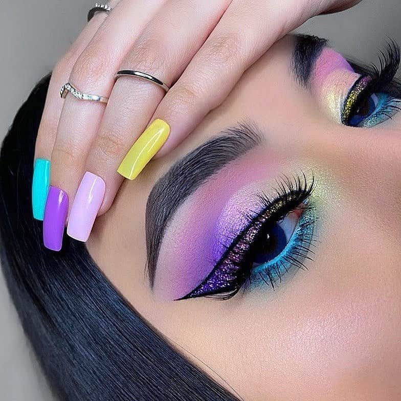 Huda Kattanさんのインスタグラム写真 - (Huda KattanInstagram)「Gorgeous eye looks by @makeupbykay_19 💙💜💛💗 Which one is your FAV?  @hudabeautyshop products  1️⃣ #hudabeautyobsessions Pastel Palettes in Lilac, Rose, and Mint 💖 Farah #12 Faux Minx Lashes & Life Liner 2️⃣ #hudabeautylifeliner & Jade lashes  3️⃣ Nude Light & Medium #hudabeautyobsessions 4️⃣ #hudabeautylifeliner」5月17日 20時31分 - hudabeauty