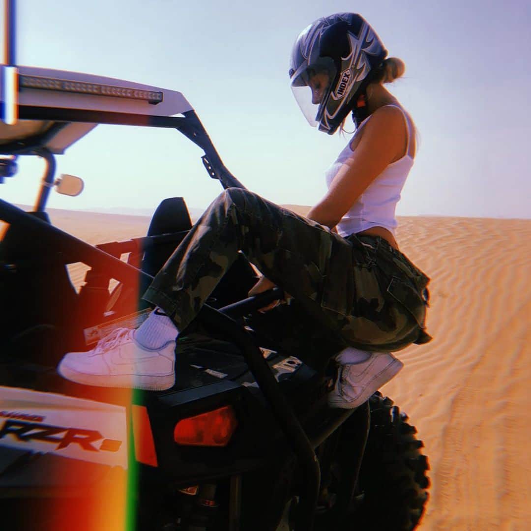 のインスタグラム：「Enjoy the Moment .  Even if you look back on the past .  You won't be able to go back .  今を楽しむ .  過去をいくら振り返っても .  元に戻ることはないから .  #welcometothenewworld」