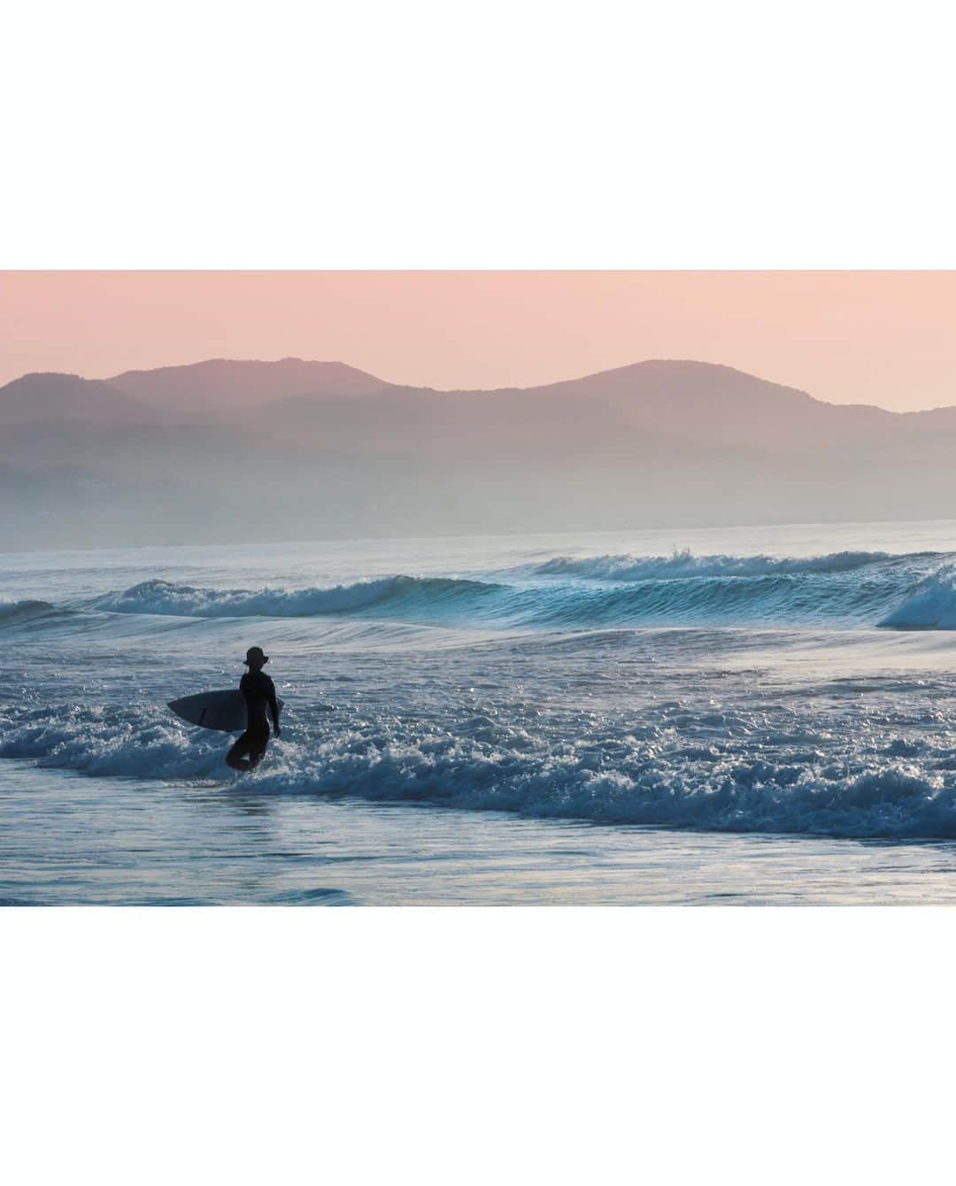 kyoko_zzzさんのインスタグラム写真 - (kyoko_zzzInstagram)「Morning waves  #surfergirl #beachlife」5月17日 21時04分 - kyoko_zzz