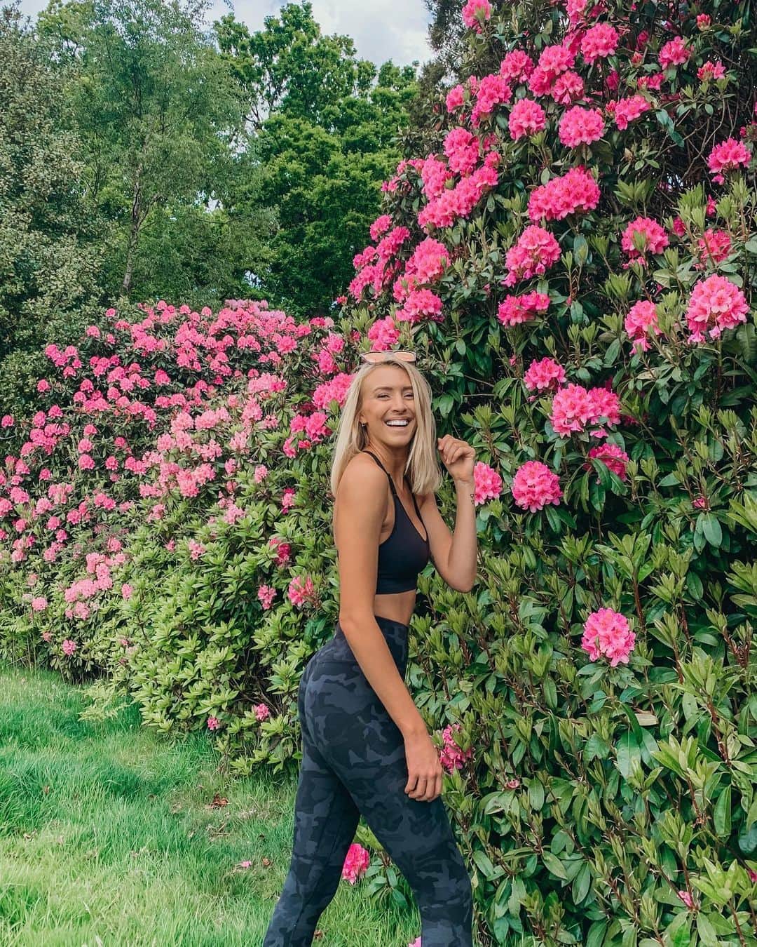 Zanna Van Dijkさんのインスタグラム写真 - (Zanna Van DijkInstagram)「Back in the British countyside 🌺 Yesterday @antonymaule and I drove out of London for our first big hike in months and DAMNNN it was exactly what we needed 🤩 It felt so good to be out the city & back in nature, I mean just check out these huge displays of stunning rhododendrons 🌸😍 I have a feeling it’s going to be a little while until we can travel internationally, but I’m excited to hopefully go on some UK staycations this year! I have written a blog post (link in my stories) sharing my favourite underrated destinations in England. I would love for you to let me know in the comments your favourite spots and I’ll check them out 🥰❤️ #surreyhills #leithhill #surreylife #surreyhiking #britain #visitengland #countryside #hiking #girlswhohike #staycation #londonlockdown」5月17日 21時06分 - zannavandijk