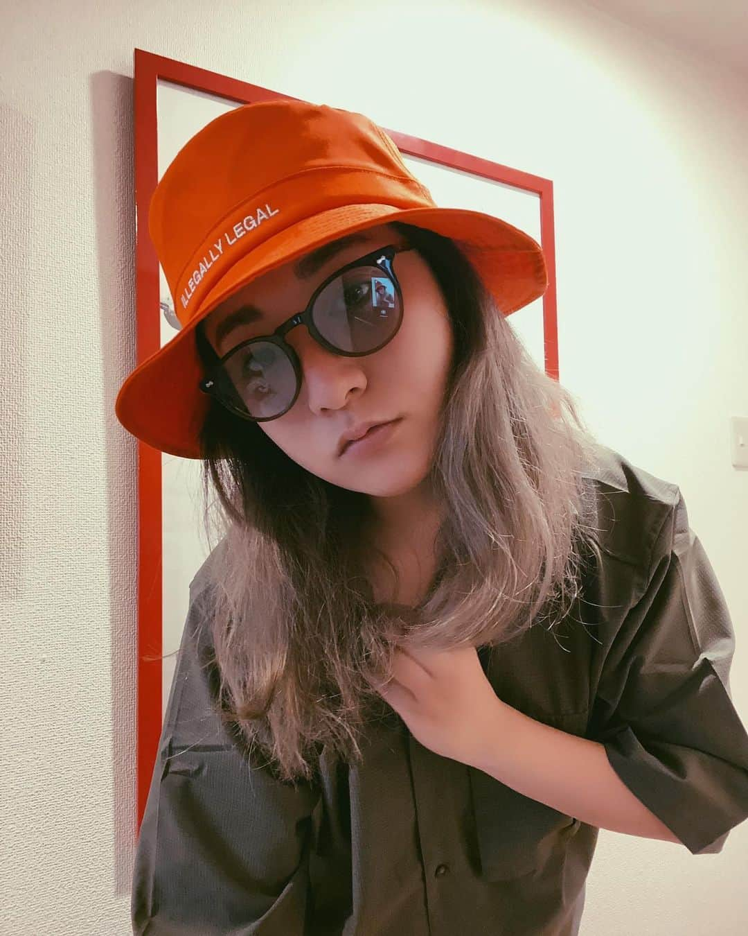 Saki さんのインスタグラム写真 - (Saki Instagram)「@coflo_store ﻿ でふらっとお買い物🧡　﻿ ﻿ Bに似合うで😳買いや！言うて﻿ 買わせたセットアップ﻿ ワタシが着たいやつ🤣笑笑　﻿ ﻿ @rajabrooke_asia 🌴  メンズの服が気になるわ😎﻿ ﻿ キレイな🍊オレンジの﻿ #バケットハット ﻿ @nothinspecialnyc  とタイダイソックスもGET✌️💕﻿ ﻿ @whimsysocks 🧦」5月17日 21時08分 - saki1011