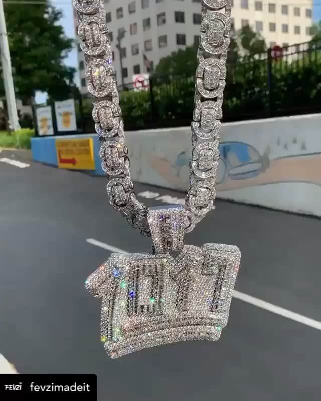 グッチ・メインのインスタグラム：「Big Boy Diamonds #TheNew1017 🥶」