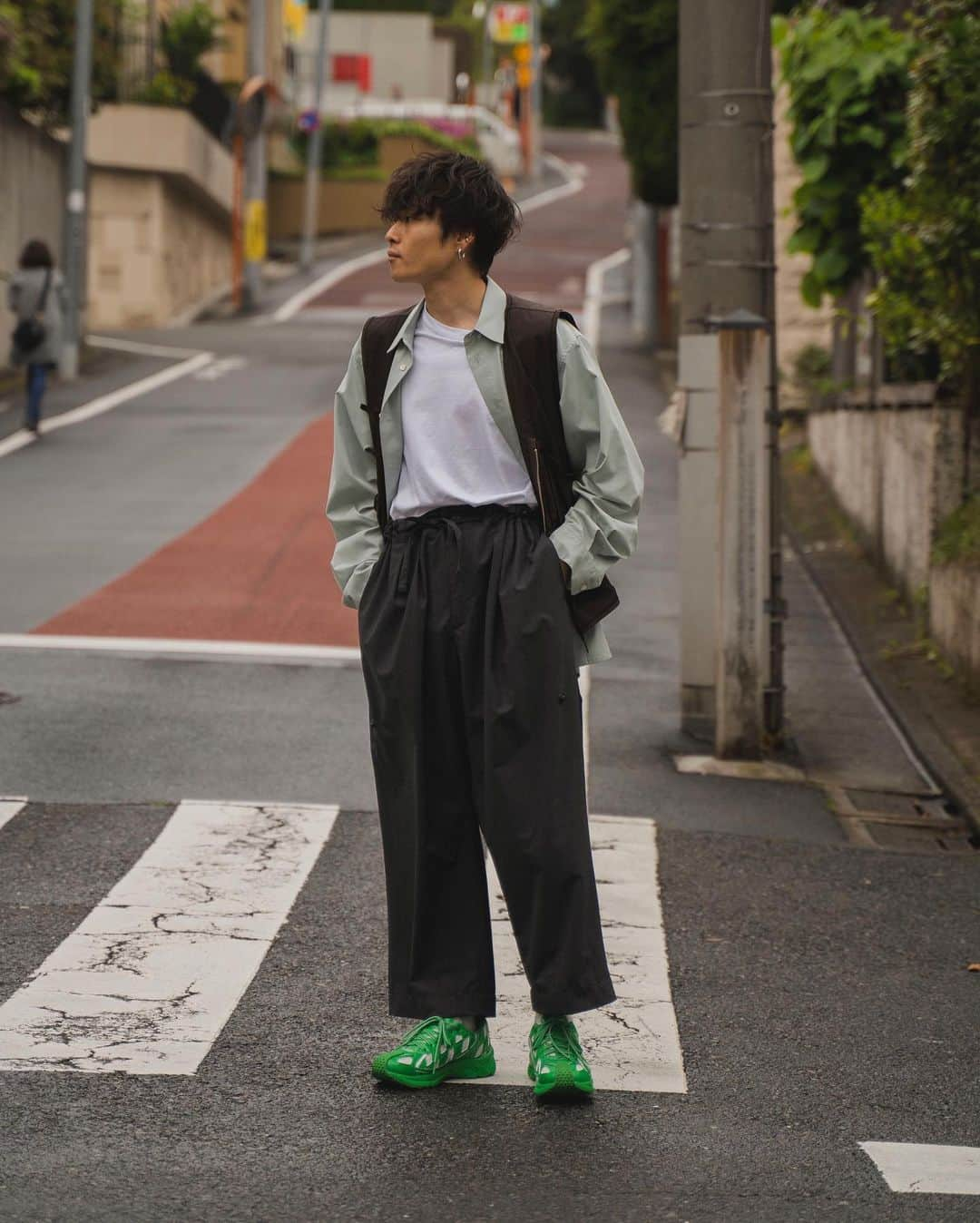 Ryoさんのインスタグラム写真 - (RyoInstagram)「ㅤㅤㅤㅤㅤㅤㅤㅤㅤㅤㅤㅤㅤ 今季は、グリーンが着たくなりますね😁 ㅤㅤㅤㅤㅤㅤㅤㅤㅤㅤㅤㅤㅤ vest:#camielfortgens shirt:#ryotakashima pants:#rams shoes:#asics × #kikokostadinov」5月17日 21時15分 - ryo__takashima