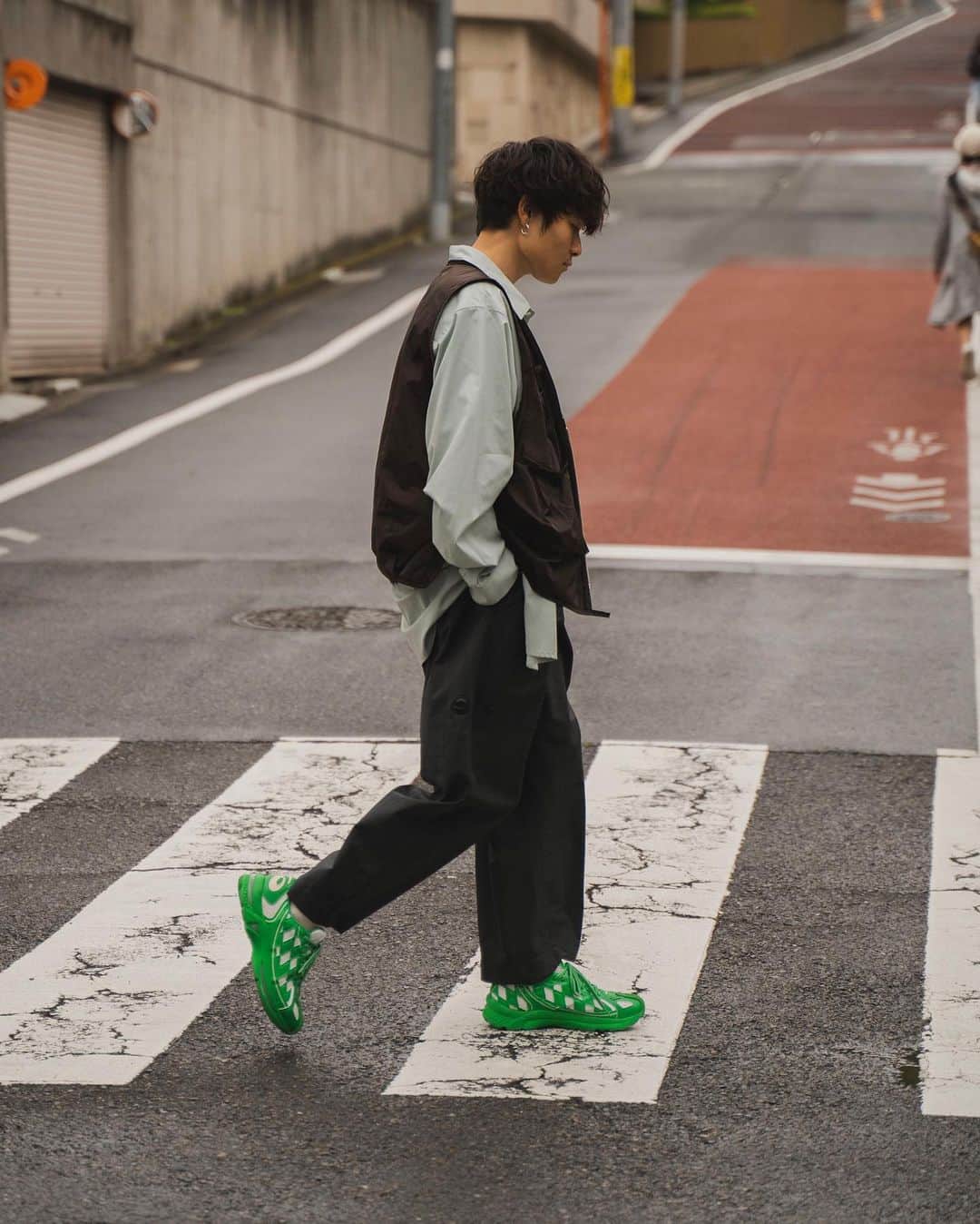 Ryoさんのインスタグラム写真 - (RyoInstagram)「ㅤㅤㅤㅤㅤㅤㅤㅤㅤㅤㅤㅤㅤ 今季は、グリーンが着たくなりますね😁 ㅤㅤㅤㅤㅤㅤㅤㅤㅤㅤㅤㅤㅤ vest:#camielfortgens shirt:#ryotakashima pants:#rams shoes:#asics × #kikokostadinov」5月17日 21時15分 - ryo__takashima