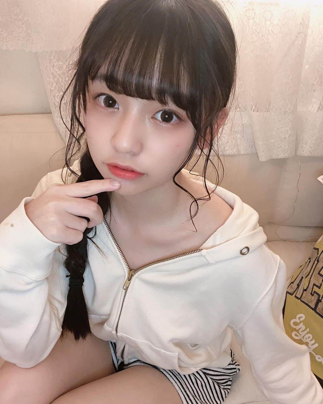 尾野寺みさのインスタグラム：「﻿ ﻿ ﻿ 部屋着Styleです﻿ ﻿ ﻿ ﻿ #earthmusicandecology ﻿ #パーカー #部屋着 #おうち時間 ﻿ ﻿ ﻿ #リリバリ #アイドル #idol #尾野寺みさ﻿」