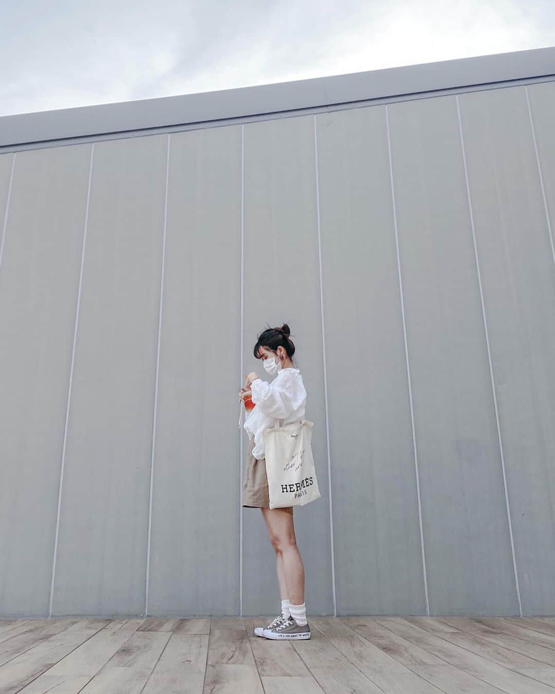 naho_7のインスタグラム：「. お昼暑かった〜 めっちゃ汗かきやから このまま夏突入してマスク生活続いたら 顔面大変なことなる、、、笑」