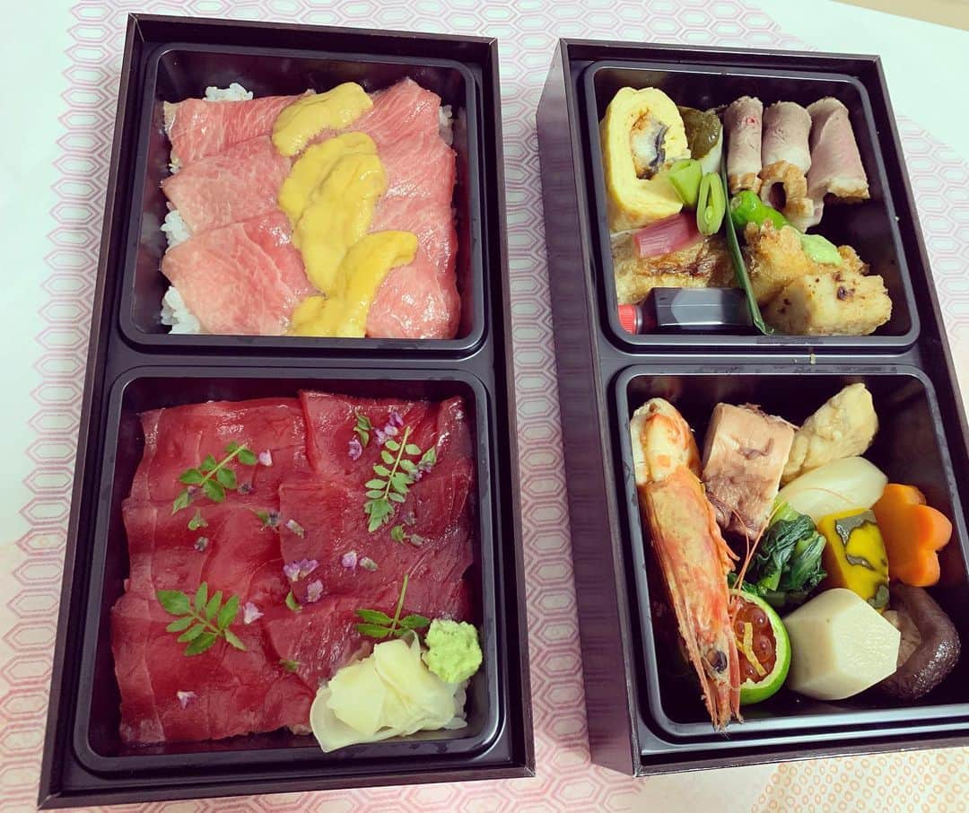 のインスタグラム：「本日、LDH kitchenのお弁当を頂きました🍱❣️ こんな豪華なお弁当食べたことない😳 何を食べても最高に美味しかった〜👏 色鮮やかで栄養も満点^ ^  こんな時期にわざわざ届けて下さり、メッセージまで☺︎ 温かさが伝わってきました😢  心もお腹も満たされました♡ 幸せだ、、🤤 落ち着いたらお店にも行ってみたいな☺︎☺︎ LDH kitchenさん 素晴らしいお弁当ありがとうございました😊  #ldhkitchen」