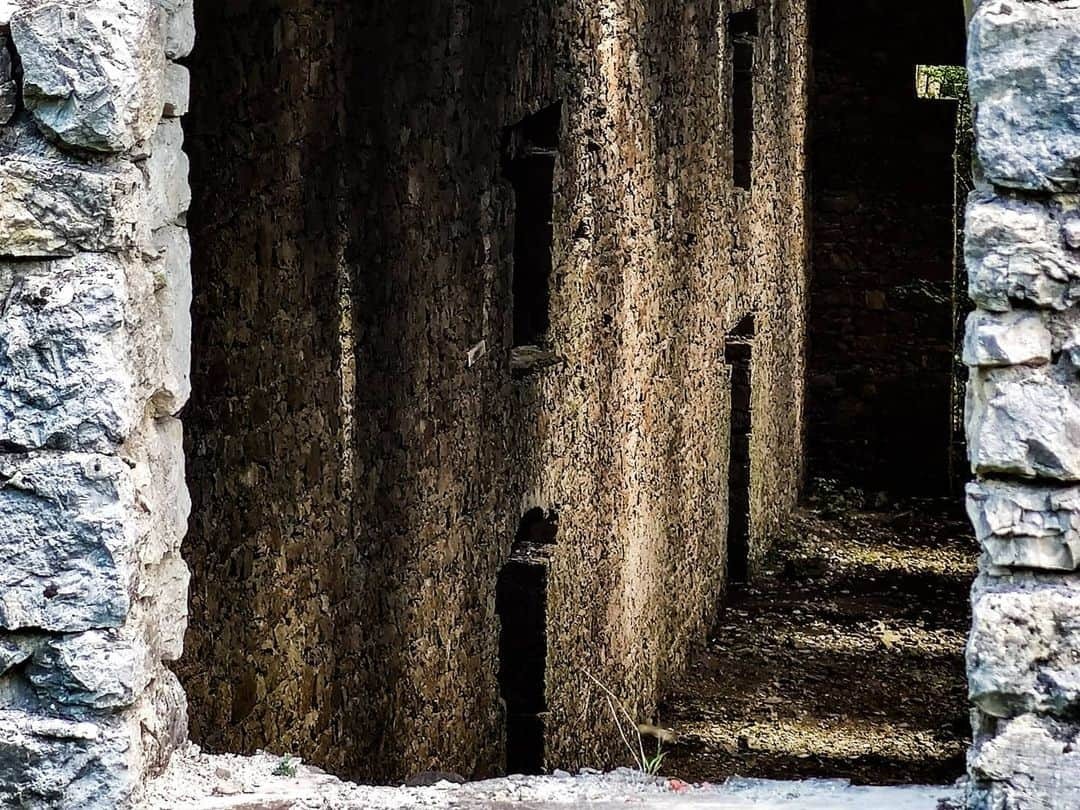 別府史之さんのインスタグラム写真 - (別府史之Instagram)「Eternal wind 🍃 #viaducdecizebolozon #🛤️ #glacièresdesylans #❄️ #historic #France #Ain #bugey #🇲🇫 #📱」5月17日 22時42分 - fumybeppu