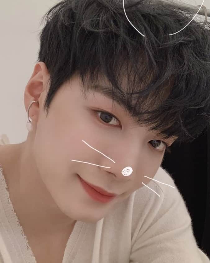 JR のインスタグラム：「쫑냥이」