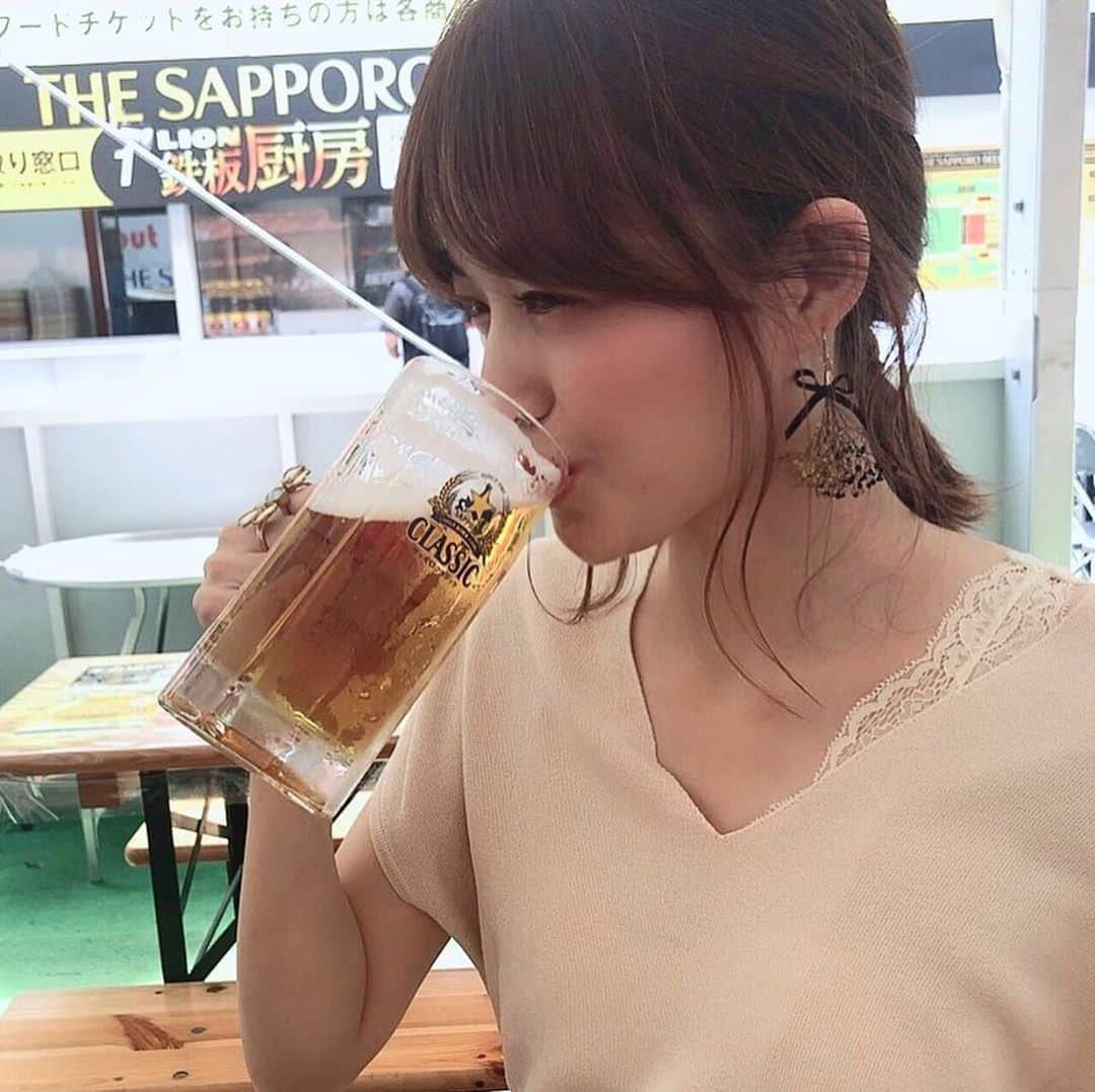 森田紗英さんのインスタグラム写真 - (森田紗英Instagram)「_ 去年の夏、 お外で美味しくビールを飲んでました🍺 _ 今年はビアガーデン中止だよって 友達から連絡がきました。 悲しい......。 もう少しみんなで頑張って、 来年の夏は必ず！！ お外で美味しいビールを飲もうね！！ もう少し #stayhome だね🏠 _ _ _ #去年の夏 #ビアガーデン #札幌 #大通公園 #懐かしい #また行きたい #今年は中止 #残念 #来年は必ず #美味しいビールを飲みに行きます #もう少しみんなで頑張ろうね #gd #likes」5月17日 23時06分 - moricoff