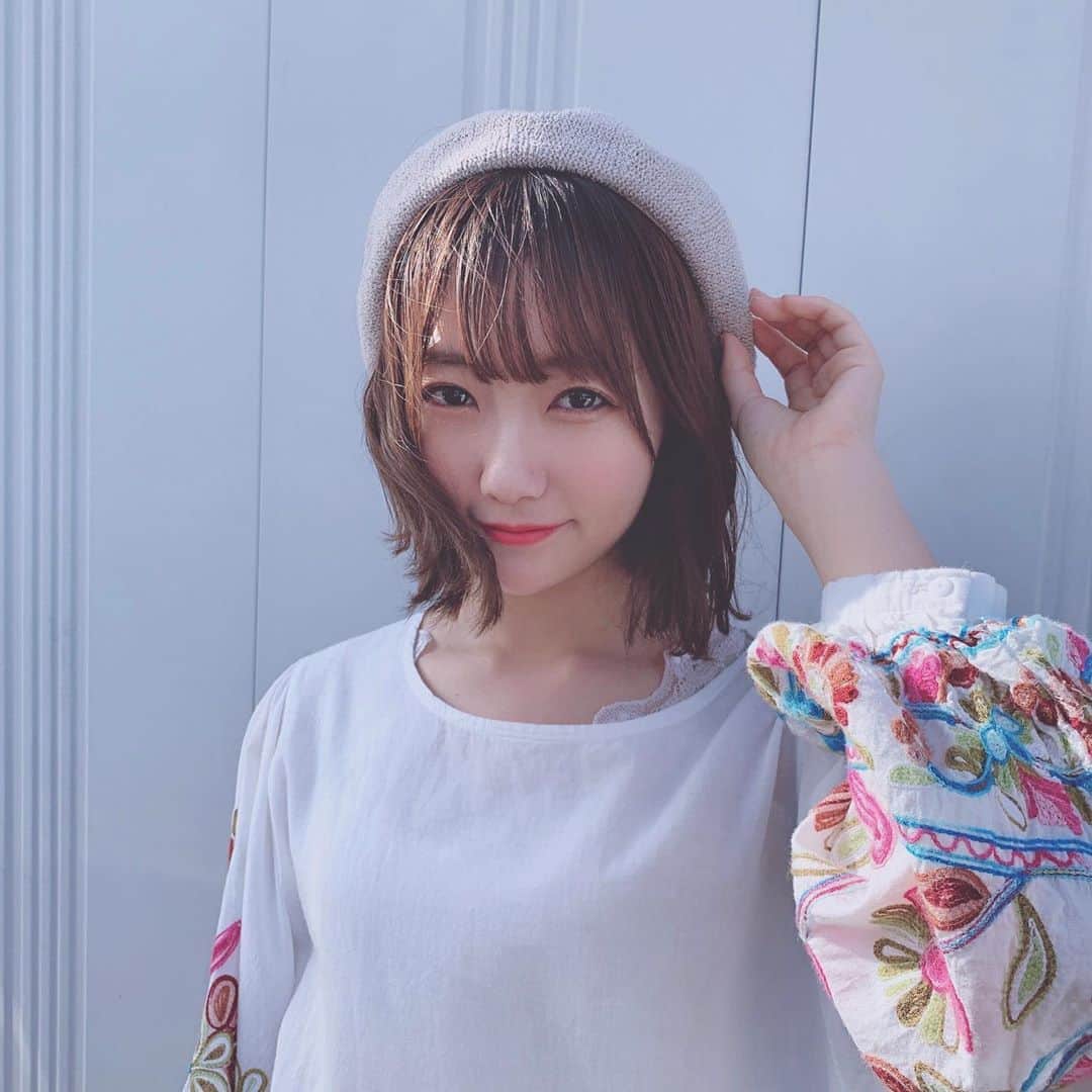 夏川愛実のインスタグラム：「﻿ ﻿ 動画販売第二弾の締め切りが﻿ 今日中となってます💪👍💗﻿ まだの方はぜひ！﻿ ﻿ また明日から月曜日（´-`）.｡oO﻿ がんばろー！おー！ ﻿ ﻿ #春服#春夏#ショートボブ#ショートヘア#ボブアレンジ﻿ #ボブ巻き#巻き髪#ヘアアレンジ#ベレー帽#ベレー﻿ ﻿」