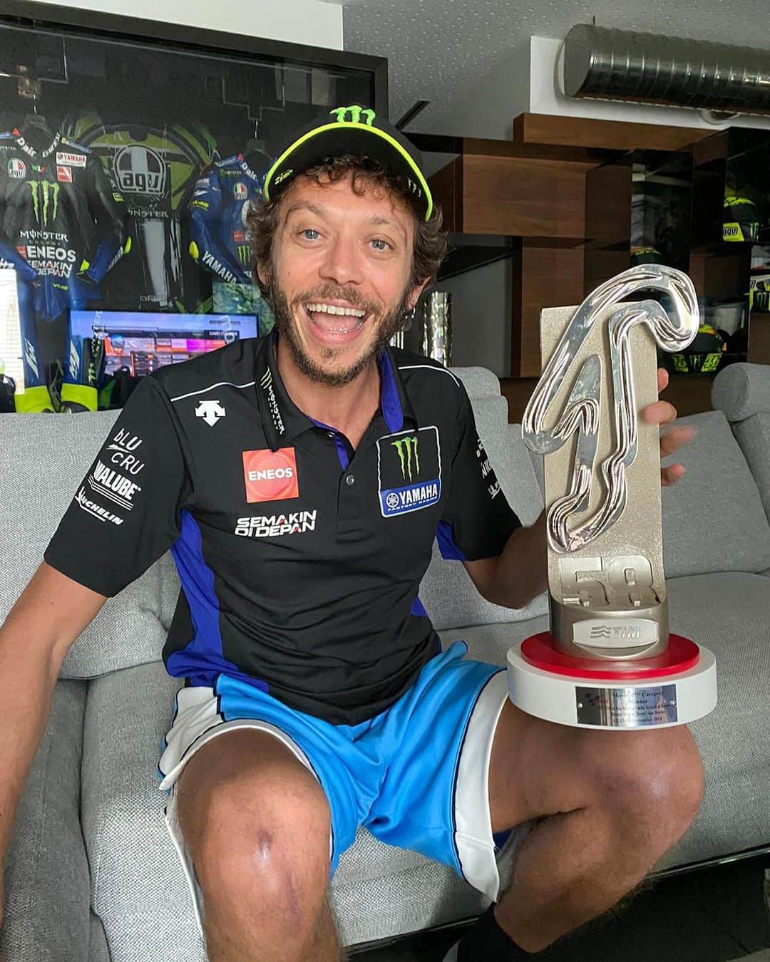 バレンティーノ・ロッシのインスタグラム：「Virtual podium in Misano race! P3 in front of the home crowd @motogp @yamahamotogp」
