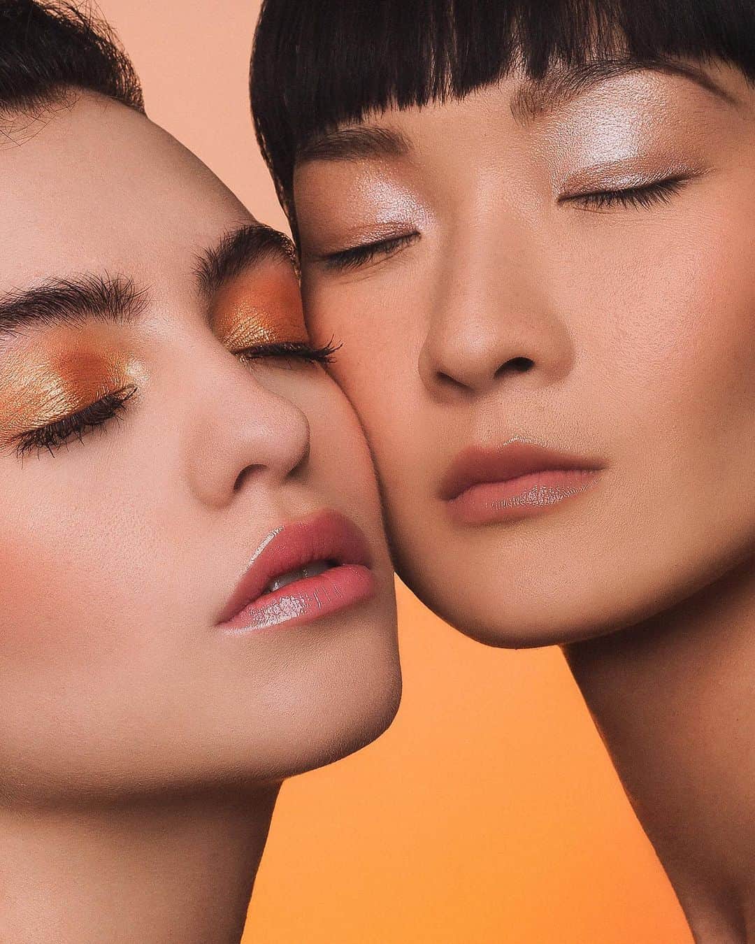 NARSさんのインスタグラム写真 - (NARSInstagram)「Cheek to chic. Artistry by @clay_reid using The Afterglow Collection.  Models: @holsterhicky and @wingyofficial Photographer: @jameso.photographer Hair: @nataliemealymakeup Makeup Assistant: @ruthhowsammakeup」5月17日 23時10分 - narsissist
