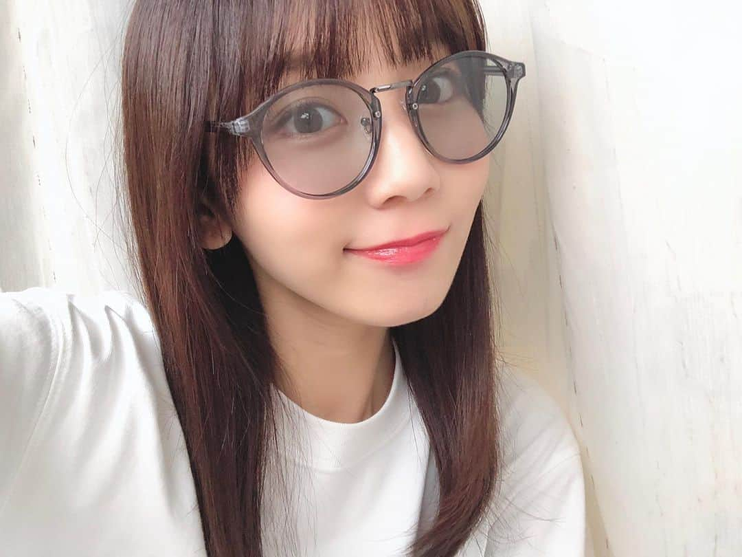 吉川千愛のインスタグラム：「UVカットできる﻿ クリアブラックの﻿ サングラスげっと🕶❤︎﻿ ﻿ ナチュラルな形とカラーだから 派手すぎずちょうど良い😘﻿ ﻿ @tres.jewelry ﻿ #tresjewelry﻿ #LinQ﻿ #吉川千愛﻿ #こんにちあ﻿ #あいんちゅ」