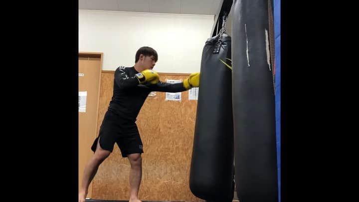 高須将大のインスタグラム：「去年のバッグ打ち🥊 - #ネタ切れ更新  #mma #グラップリング #柔術 #筋肉 #キックボクシング #ボクシング #手術 #mma #格闘技 #総合格闘技  #癌 #肝臓癌 #抗癌剤 #抗がん剤 #ステージ4 #bjj #手術 #開腹手術 #難病 #撮影 #減量」