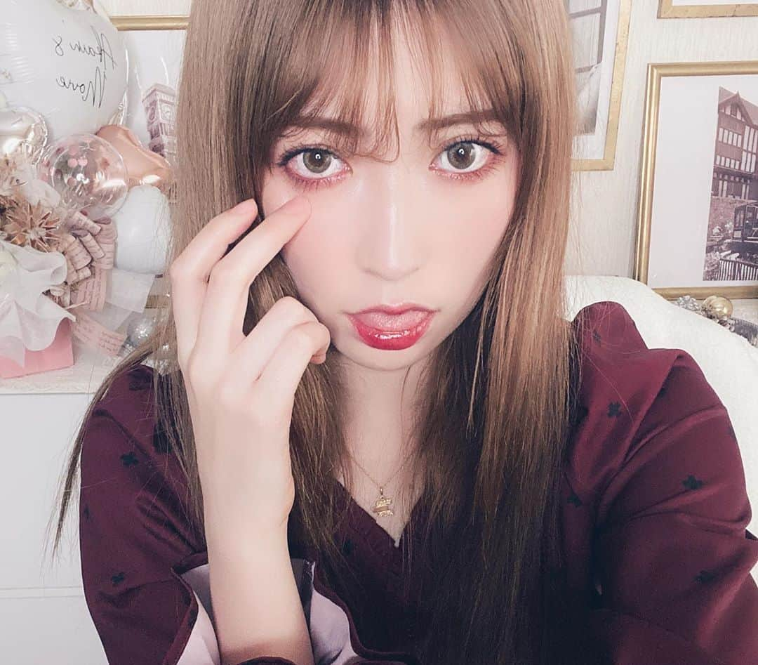 吉田朱里さんのインスタグラム写真 - (吉田朱里Instagram)「YouTubeでメンバーとやった #病みかわ メイク💄🖤 . アーカイブ残してるので よかったら真似してね🖤❤️ . #アカリンメイク #メイク #bidol #駆引きのピンク #束縛レッド」5月17日 23時35分 - _yoshida_akari