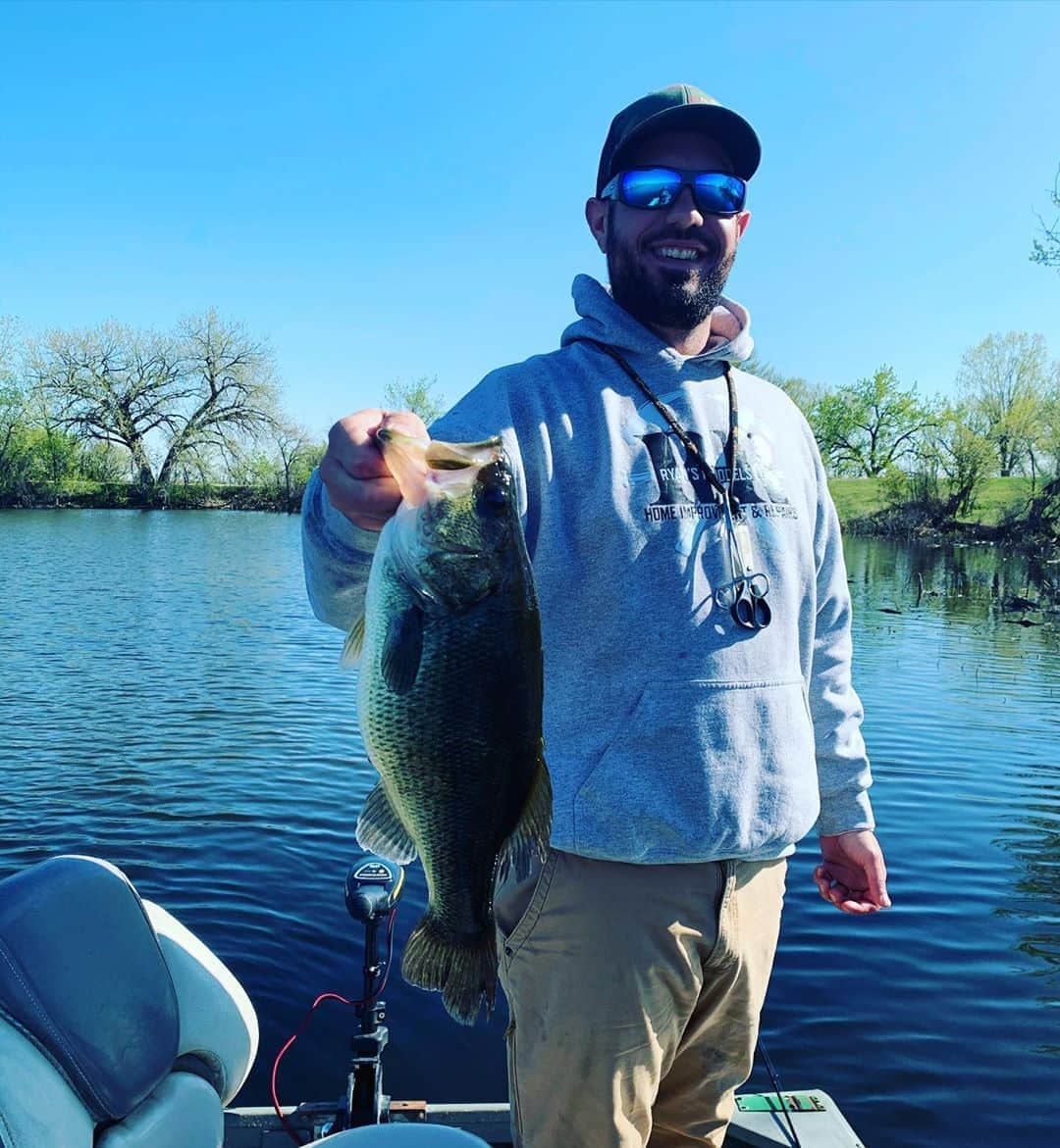 ジェイ・ミルズのインスタグラム：「It’s getting warmer and they’re getting bigger #3lb」