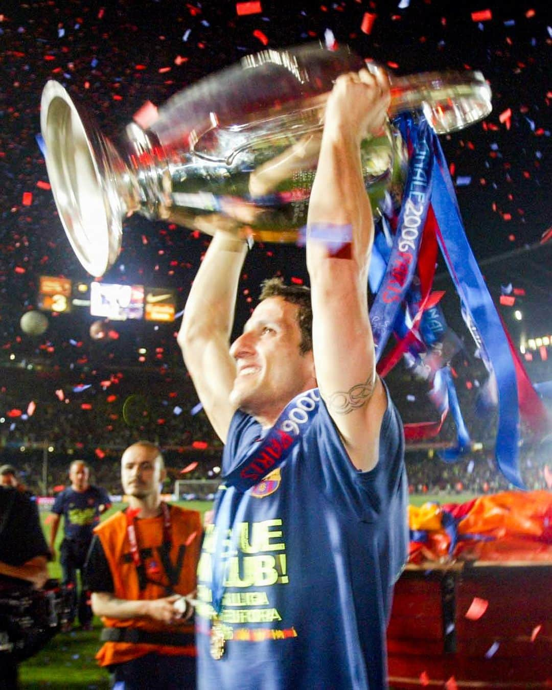 FCバルセロナさんのインスタグラム写真 - (FCバルセロナInstagram)「🔙 2006 Oh la la, Paris! 🏆 💙❤️ Força Barça!」5月18日 0時17分 - fcbarcelona