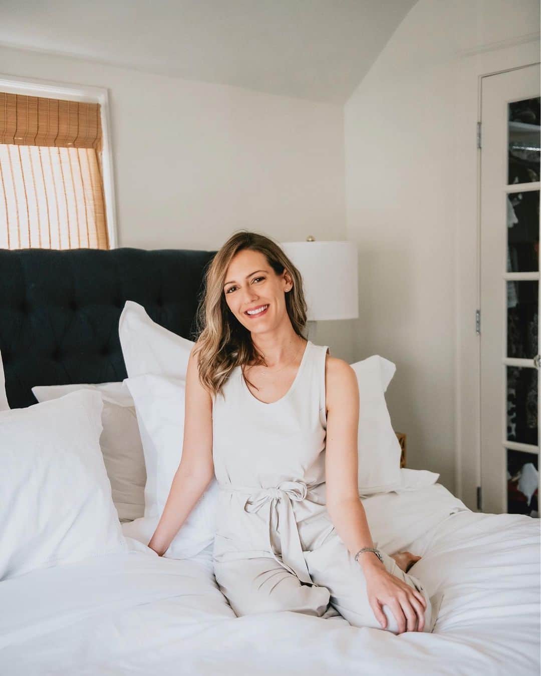 Anna Jane Wisniewskiのインスタグラム：「I’m a clean sheets on Sunday evening kinda gal (PS today is Sunday. You really never know these days). There’s absolutely nothing like starting the week with fresh sheets. I also always have to take a shower that same evening because I can’t slip into clean sheets unless I’m also clean, ya know? And in quarantine, I’ve been really into night showers or baths (it just relaxes me) so it works out perfectly. ⁣ ⁣ I feel like all I do is talk about what I clean or eat these days. But that’s literally all I’ve done the past two months 🙃⁣ ⁣  http://liketk.it/2P4ci #liketkit @liketoknow.it #StayHomeWithLTK #LTKhome」