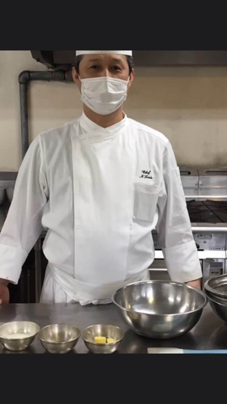 THE WESTIN KYOTO ウェスティン都ホテル京都のインスタグラム：「Chef’s recipe #cookingathome Fluffy omelette  Please enjoy cooking at home!  ご自宅でできるおすすめのレシピをご紹介。とろとろのオムレツです。 シェフがコツをご紹介いたします。  材料 卵3個 牛乳30cc 塩　少々 バター10g  Ingreadients 3 eggs Milk 30cc A little salt Butter 10g  1.卵はご家庭では泡立て器でしっかりと溶き、ザルで漉すときめ細かくなります。 2.牛乳を入れると卵の固まり方がゆっくり、滑らかになります。 3.あらかじめフライパンはよく熱しておきます。火加減は中火でバターを入れ、溶けきる前に卵を入れます。 4.スクランブルエッグを作るように混ぜて、手前から2/3折り畳みます。 5.フライパンの丸みを利用して手前に折りたたんで完成です。  Fluffy　Omelette 1.Mix the eggs thoroughly with a whisk and finely strain when strained with a colander. 2.Adding milk slows the passage of heat to the eggs and softens them. 3.To heat the pan, add the butter over medium heat and the eggs before the butter melts. 4.Mix it like a scrambled egg and fold it 2/3 from the front. 5.It is completed by using the roundness of the pan and folding it toward you.  みなさまが笑顔になりますように。 We hope everyone smile  ウェスティン都ホテルは、皆様にご家庭で家族との時間を楽しく過ごしていただけるよう、手軽に簡単にできるヘルシーなクッキングアイデアを共有いたします。当ホテルスタッフ一同、皆様に新しい思い出に残る時間をお届けできる日をお待ちしております。 皆様とともにこの状況を乗り越え、ここからさらに強く立ち上がれることを信じております。その時が来るまでどうか安全に、そして健康にお過ごしください。  #funathome　#cookingathome　#bewell　#MarriottStrong @marriottasiafb #marriottasiafb #stayhome」