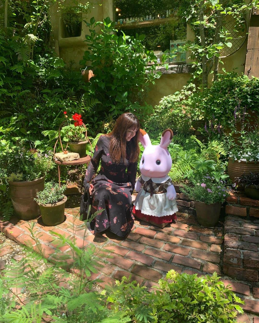 由井香織のインスタグラム：「大好きだったシルバニアファミリー🐰❤️ ちょっとした癒され空間と、 ジェラートはカマンベールチーズ味🧀  #ぬくもりの森」
