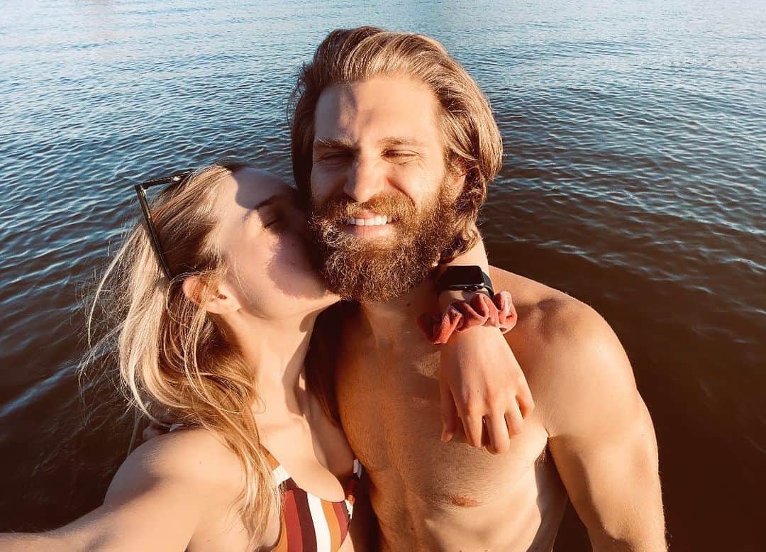 キーガン・アレンのインスタグラム：「walked into the lake xoxo」