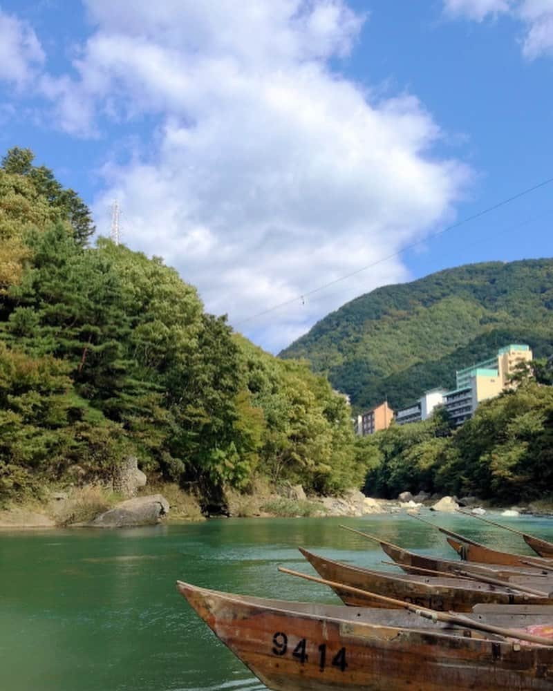 TOBU RAILWAY（東武鉄道）さんのインスタグラム写真 - (TOBU RAILWAY（東武鉄道）Instagram)「. 🚩Kinugawa Onsen - Tochigi . . . [Kinugawa Onsen] . Kinugawa Onsen is a popular hot spring resort where you can go there in about two hours from Asakusa. It's located in nature and it's a very relaxing place. It is said that the hot spring water is effective for relieving fatigue and muscle pain, so it's perfect for relieving your tired body from traveling. There are many tourist spots nearby including the Ryuokyo Valley, Tobu World Square and Edo Wonderland Nikko Edomura. . #visituslater #stayhome #staysafe . . . . . #nikko #tochigi #kinugawaonsen #nikko #travelgram #tobujapantrip #discoverjapan #unknownjapan #jp_gallery #visitjapan #japan_of_insta #art_of_japan #instatravel #japan #instagood #travel_japan #exoloretheworld  #landscape #ig_japan #explorejapan #discovernikko #travelinjapan #beautifuldestinations #onsen #toburailway #neartokyo #onsen」5月18日 10時41分 - tobu_japan_trip