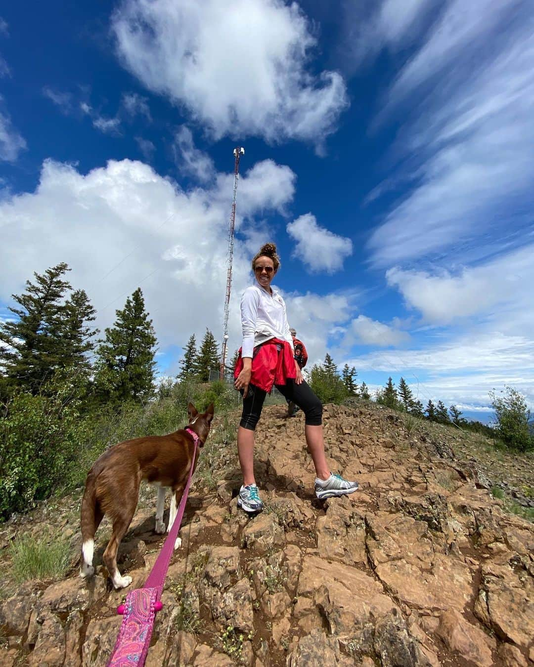 キエラ・スミスさんのインスタグラム写真 - (キエラ・スミスInstagram)「Hiked alllll 8km of Spion Kop this morning with my fam 🥳 + can u hear the laugh in the second photo? 🎅🏽😅😜😎😎😎 (photo cred: my Aunty Lynda and her .5 zoom 🤩)」5月18日 10時47分 - kierrasmith