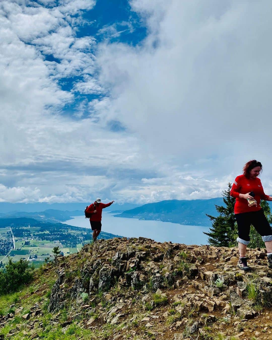 キエラ・スミスさんのインスタグラム写真 - (キエラ・スミスInstagram)「Hiked alllll 8km of Spion Kop this morning with my fam 🥳 + can u hear the laugh in the second photo? 🎅🏽😅😜😎😎😎 (photo cred: my Aunty Lynda and her .5 zoom 🤩)」5月18日 10時47分 - kierrasmith