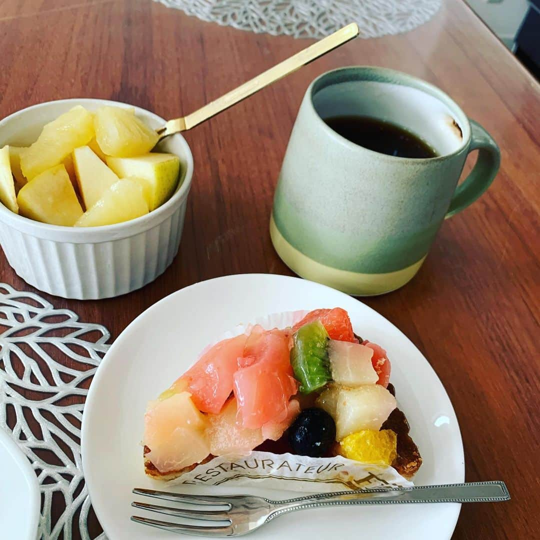 金村義明さんのインスタグラム写真 - (金村義明Instagram)「朝昼飯！のがみのしょくぱん🍞月曜日上泉雄一のええなぁ 毎日放送ラジオ📻 リモート電話出演 AM1179FM906ラジコプレミアム #クソコロナええ加減にせぇ  #1日も早く終息しますように  #1日も早く特効薬を #医療従事者の方々に感謝  #保健所の皆様に感謝です  #保育士介護士の方々に感謝  #公務員の方々頑張って下さい」5月18日 11時12分 - yoshiaki_kanemura