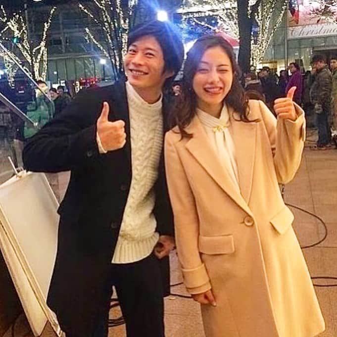 石原さとみ　ファンアカウントのインスタグラム：「. 最近5時9時を見直しているので、英語のやる気が上がっています笑🎄 お仕事バリバリにできて、周りを幸せにする役が多くてどんなドラマ見てもやる気はアップするんだけどね😂  さとみちゃん×田中圭とても推しです☺︎ . . #石原さとみ #5時9時」