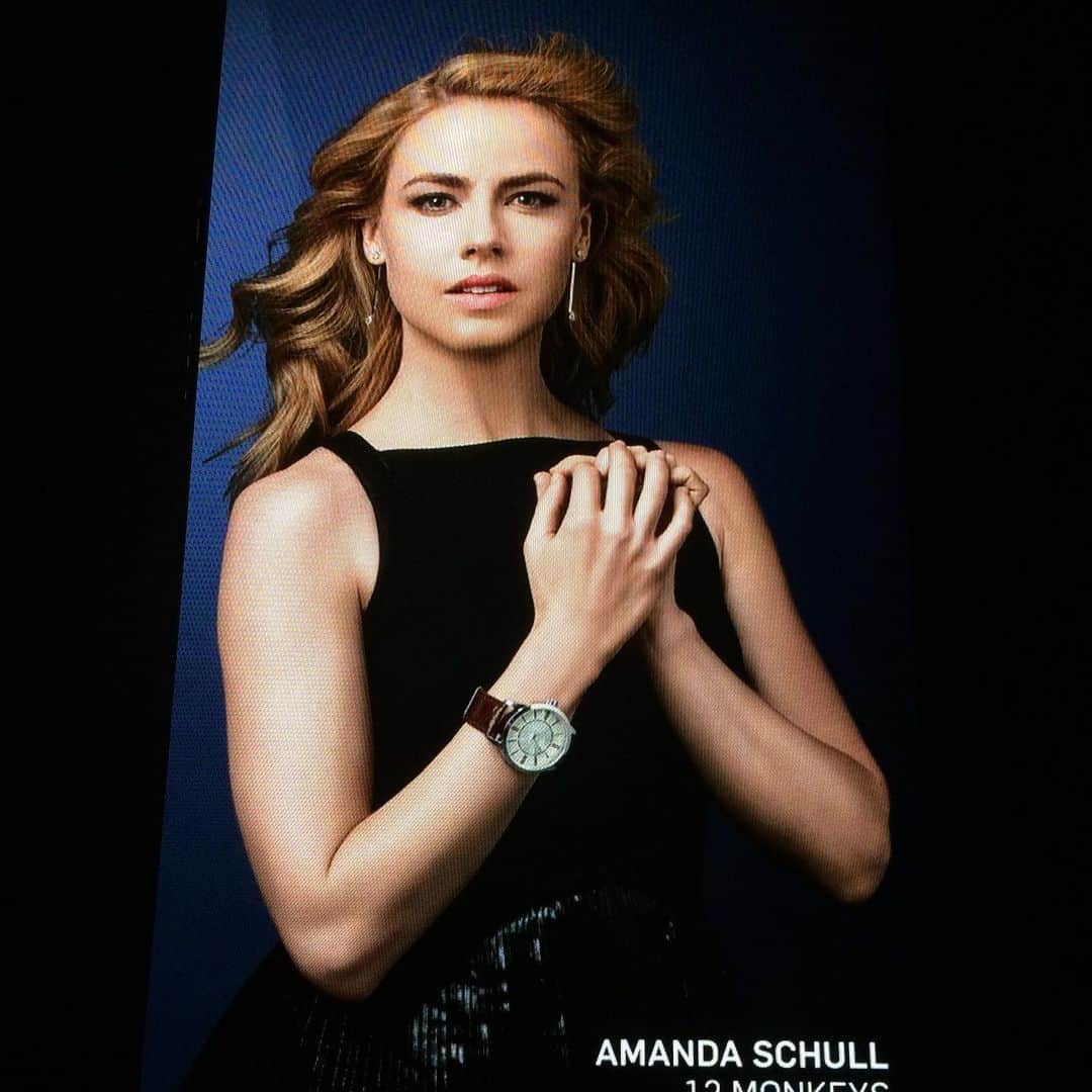 のインスタグラム：「This weekend five years ago. Swipe left to see how easily I got upstaged (and rightfully so). #yougochica #chicaisthechicken #12Monkeys」