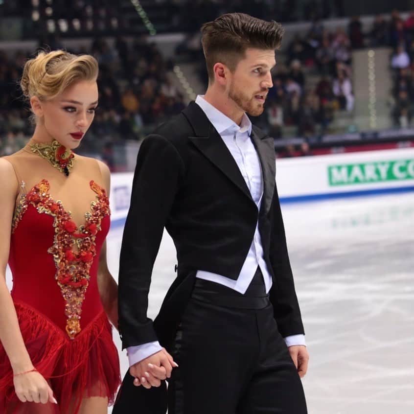 アレクサンドラ・ステパノワのインスタグラム：「❤️🖤」