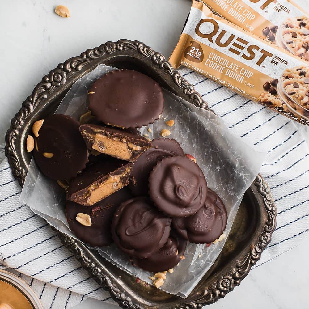 questnutritionさんのインスタグラム写真 - (questnutritionInstagram)「🥜 🍪 4-Ingredient Peanut Butter Cookie Dough Cups 🍪 🥜 • 👉 FULL RECIPE LINK IN BIO (swipe to 2nd card) 👈 • Per serving: 4g protein, 12g carb, 9g fat (4g net carbs) #OnaQuest #QuestNutrition」5月18日 4時29分 - questnutrition