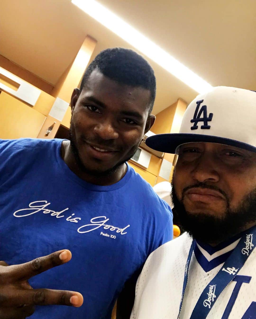 ヤシエル・プイグのインスタグラム：「Going live w @therealdjsevere - the official DJ of the Los Angeles Dodgers - at 1 PM PST to talk about a special @wildhorsefdn event tomorrow. I will answer questions and DJ Severe will host an amazing set so turn up your speakers and dance with me!! Thank you to all my amazing sponsors for tomorrow @mayorofla @tapiabrothers1985  @elnidofamilycenters @tapiabrothers1985  @magalystamalesandmexicangrill @chingonbakery  @georgelopez  @delmontefresh  @givingchildrenhope  @baby2baby @flordelimafarms  @skinguru247  @theportofhueneme  #GRYD #SuperTaco」