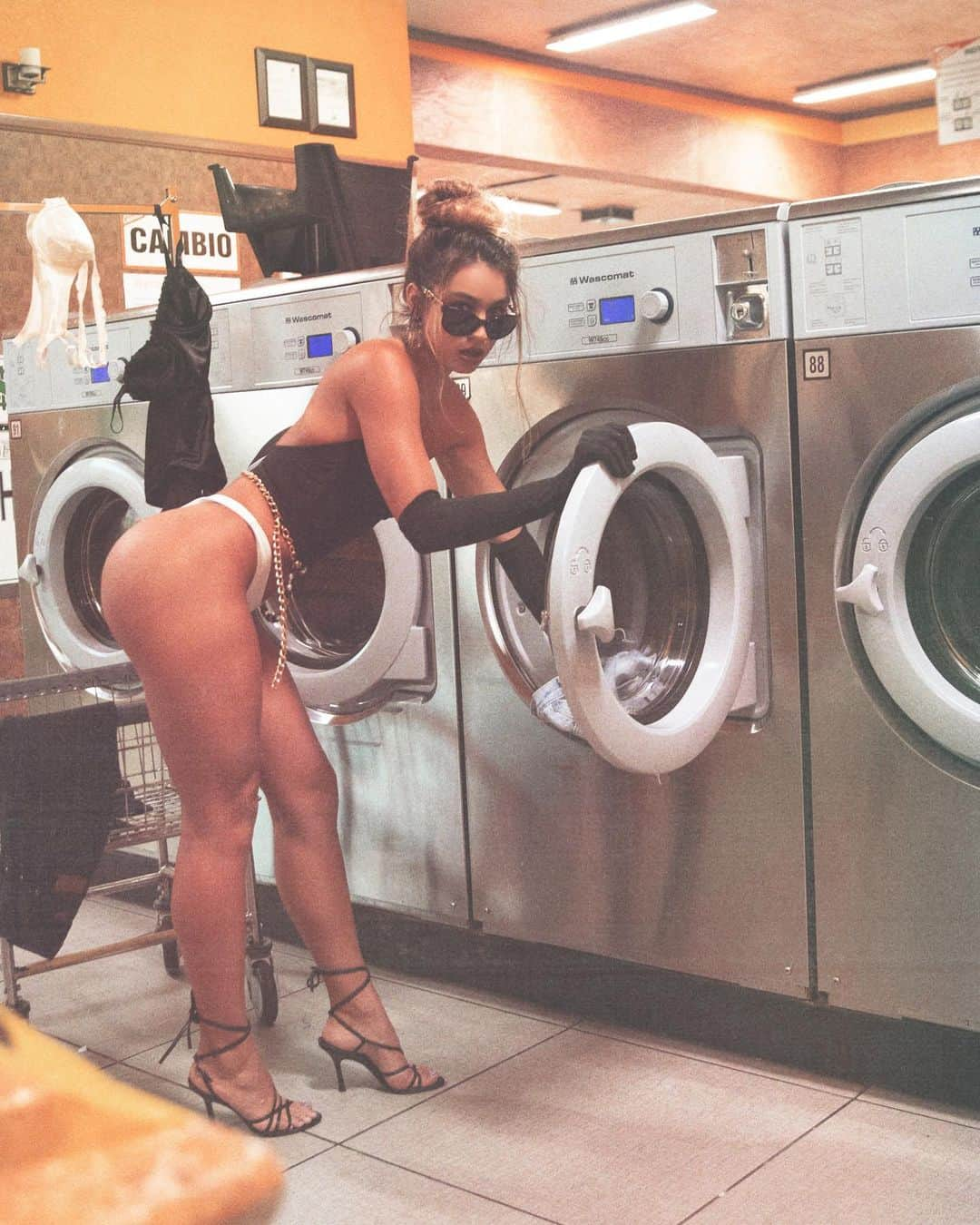 Sommer Rayさんのインスタグラム写真 - (Sommer RayInstagram)「guess who’s all caught up on laundry? not me.. but i’m sure someone is & i’m proud of u」5月18日 4時39分 - sommerray