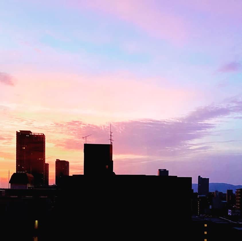 福島暢啓さんのインスタグラム写真 - (福島暢啓Instagram)「空が綺麗だ。宿直勤務の夜明けぜよ。」5月18日 4時57分 - fukushimanobuhiro