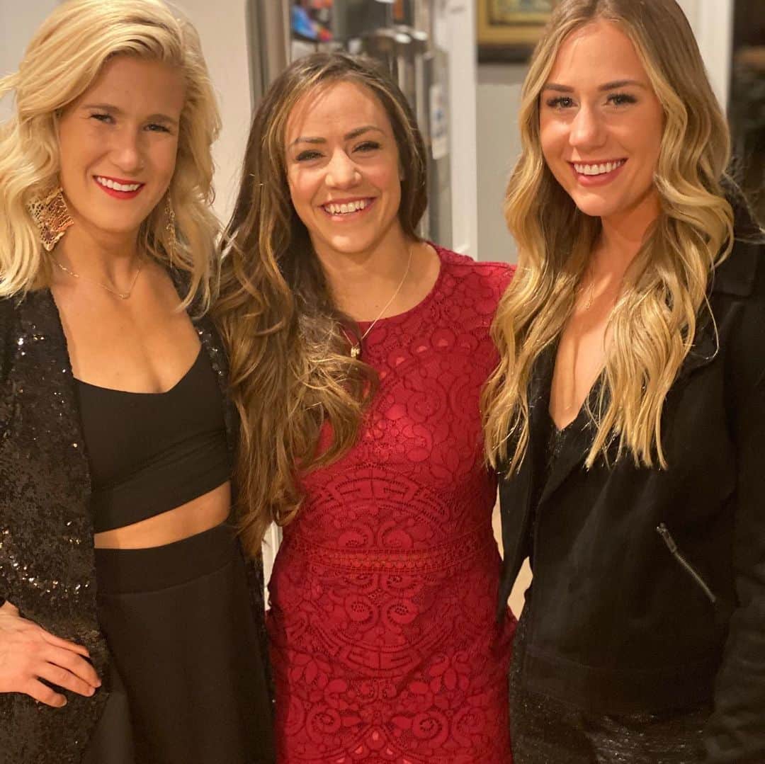 Camille Leblanc-Bazinetさんのインスタグラム写真 - (Camille Leblanc-BazinetInstagram)「Missing these Beauties extra today ✨🌸 “  If only the world knew what happens when we get together 🤣🤣... always an adventure, never a dull moment hahaha 🍕🌪🌈 @brookewellss  @jessicargriffith “  Tag the people you can’t wait to hug again!!!!」5月18日 5時08分 - camillelbaz