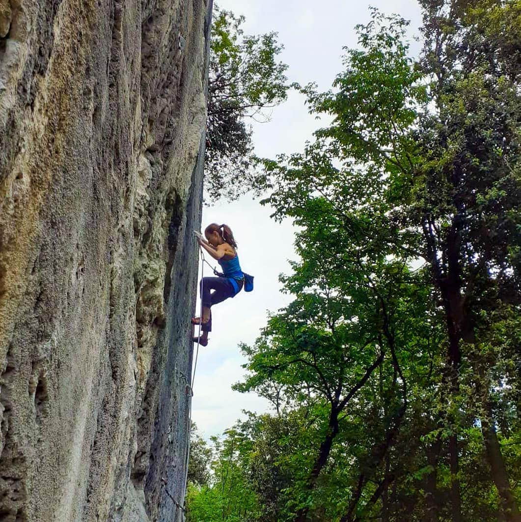 ローラ・ロゴラさんのインスタグラム写真 - (ローラ・ロゴラInstagram)「Great climbing day in Arco: Riflessi 8c second go ✅  Terra piatta 8c second go ✅ For sure non the hardest but still among the best routes I have ever climbed 😍 📸 @69.nemo . . . #climbing_pictures_of_instagram #picoftheday #loveclimbing #climbforlife #escalade #escalada #grimper #klettern #montura #wildclimb #campcassin #italy #rome #bomber #instagood #instalike  #instagram  @climbskinspain @agripp_climbingholds @montura_official @wildclimb @fiammeoromoena @dao_sport」5月18日 5時27分 - laura.rogora