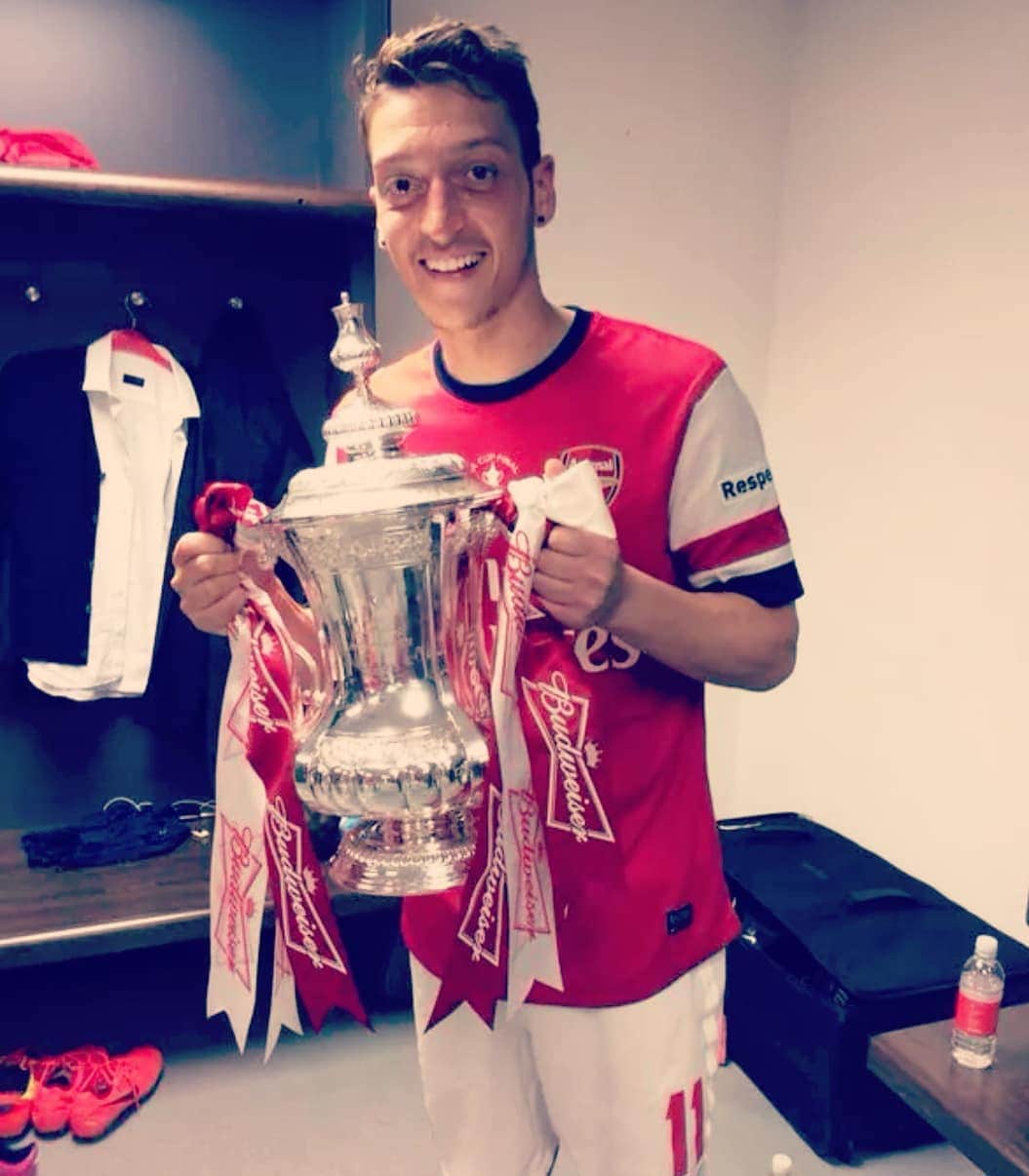 メスト・エジルのインスタグラム：「6 years ago 🏆❤️ 1st season & 1st title with the @Arsenal. #onthisday #2014 #FAcup #YaGunnersYa #amazingmemories #wembley #tb」