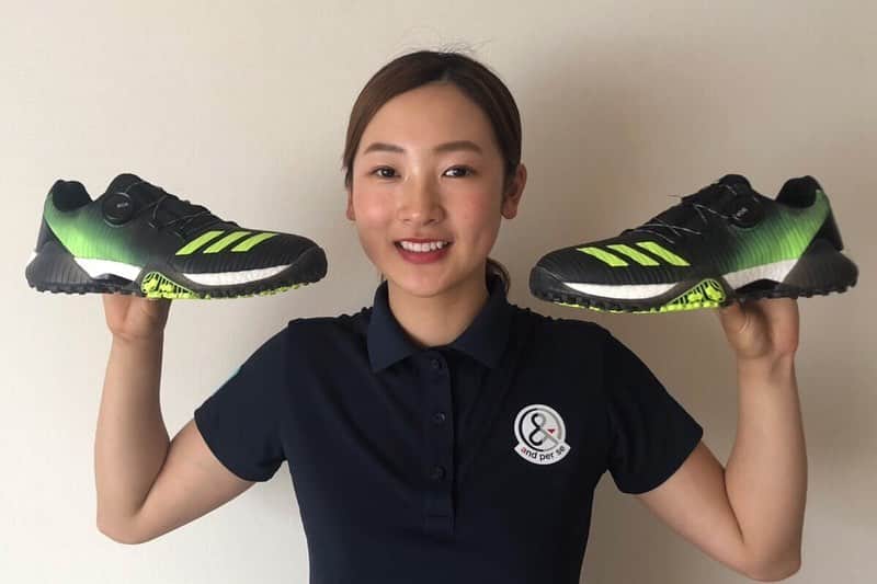 松田鈴英さんのインスタグラム写真 - (松田鈴英Instagram)「ご報告  今シーズンより最新のテクノロジーに裏付けされたアディダスさんのゴルフシューズを履いてプレーする事になりました。 私のスイングは、足元から始まり足元で完了するスイング。静かな動き、激しい動きをしっかり受け止め最高のパフォーマンスを引き出してくれる高いグリップ力、さらに軽量で通気性に優れたシューズを味方にプレー出来る事が楽しみです。 　現在、コロナウィルス感染防止のため、皆さまの自粛生活や、ひたむきな努力の継続により、事態が収束に向かっている事に感謝し、私も足元からパワーアップした姿をお届け出来る日を楽しみに、しっかりと準備をしてまいります。 @adidasgolf  @adidastokyo #カオスなシューズ #アディダスゴルフ #コードカオス #必然変異 #異次元現る #カオス #CODECHAOS #teamadidas #createdwithadidas」5月18日 11時23分 - reimatsuda01