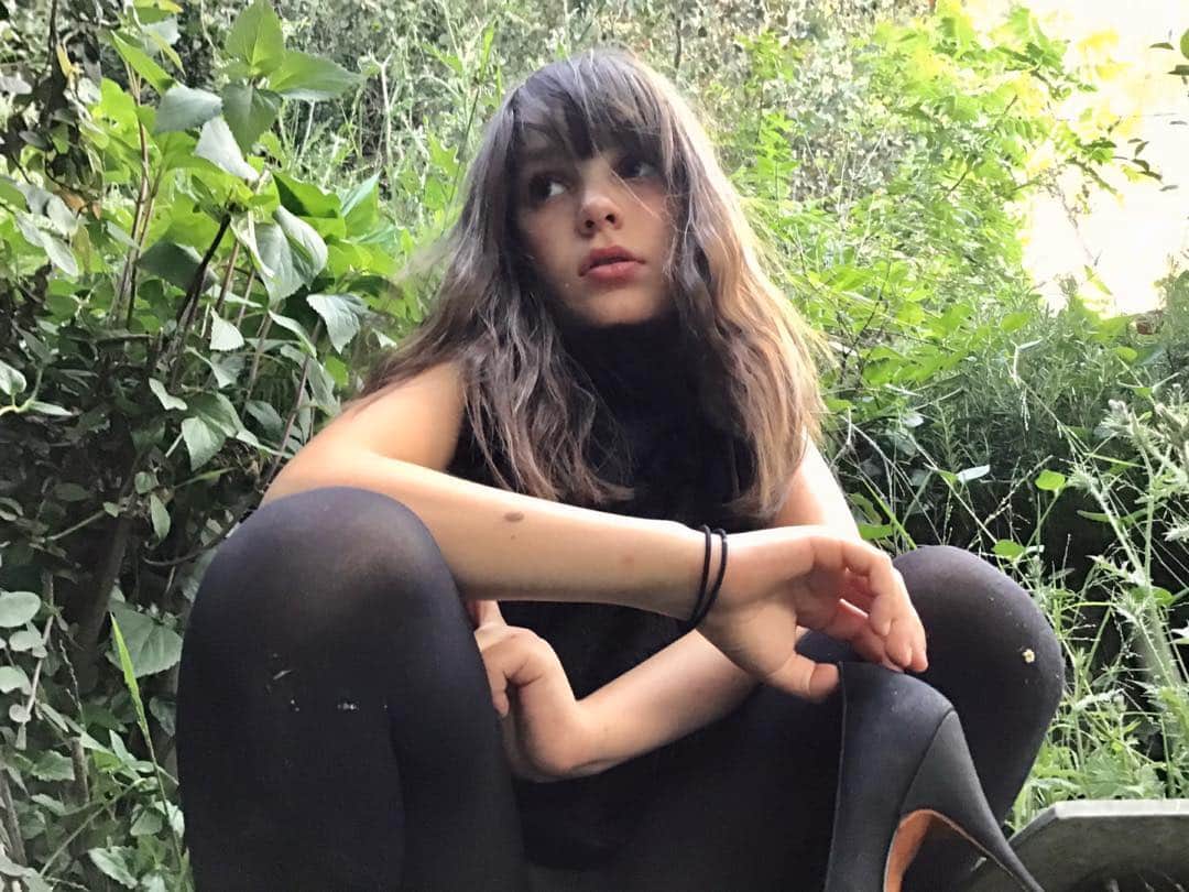メアリー・マコーマックのインスタグラム：「Lil randomly looking French New wave. Photo credit: Rose」