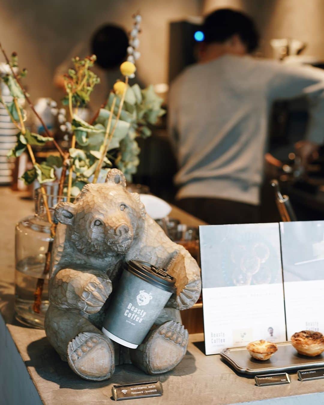 C A F E L O V E Rさんのインスタグラム写真 - (C A F E L O V E RInstagram)「ㅤ テイクアウト、デリバリー、Uber Eatsが 出来るカフェ特集！☕️ おいしいフードやドリンクで、 おうち時間を充実させよう🏠🌼 ※無理のない範囲でのご利用の参考として お役立てください ※営業状況やメニューなど詳細は、 各アカウントでご確認ください ＿＿＿＿＿＿＿＿＿＿＿＿＿＿＿＿ ㅤ Beasty Coffee [ cafe laboratory ] // 代々木公園 ㅤ 奥渋谷にある 和と洋を融合したスタイリッシュなカフェ コーヒー器具も豆も全てオリジナルブランドの こだわりコーヒーが頂けるお店 ㅤ @beastycoffee #beastycoffee #ビースティーコーヒー ＿＿＿＿＿＿＿＿＿＿＿＿＿＿＿＿ それぞれができる形で大好きなカフェを応援しよう！ #コロナフードアクション」5月18日 7時18分 - _cafelover_